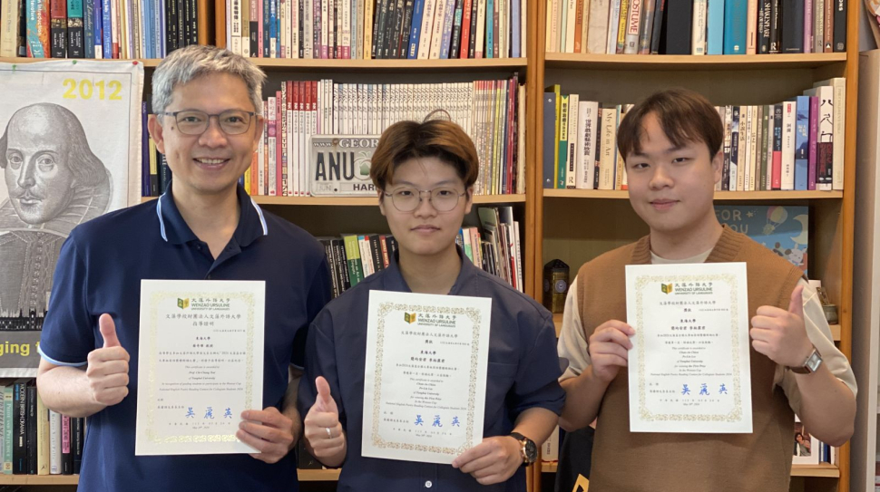 圖說一，東海外文系募集超過新台幣600萬的獎學金，鼓勵優秀學生就讀，並積極規劃生成式AI口語與寫作教學課程。圖為學生參加全國英詩朗誦團體比賽榮獲冠軍。(1)