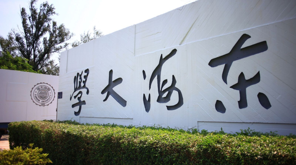 圖說三，東海以「AI、跨域、博雅」為教育核心，培養學生全球觀點與世界移動能力的東海大學，今年無論在國內外的社會責任（USR）、永續（SDGs）等各項排名都相當耀眼。